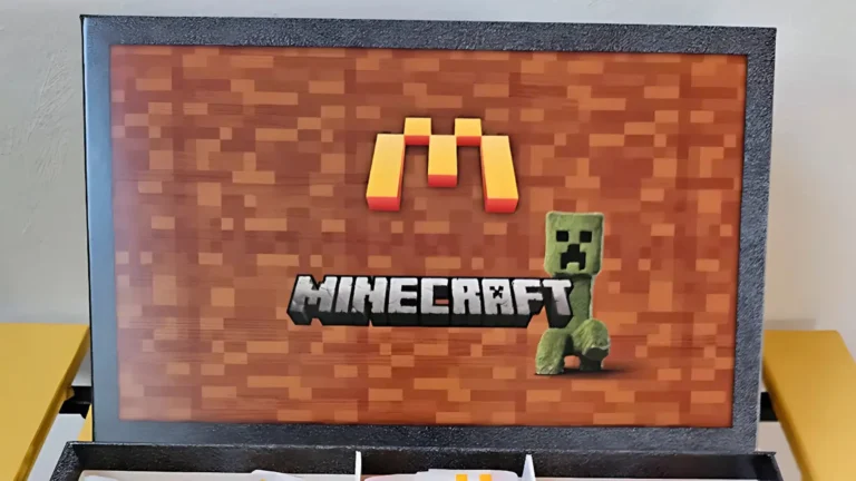 Logo Minecraft e McDonald’s sulla box premio ufficiale del concorso 2025