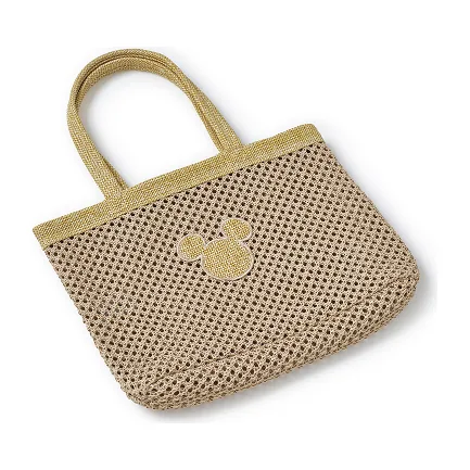 Borsa traforata color sabbia con la testa di Topolino, premio della collezione Disney Home Conad