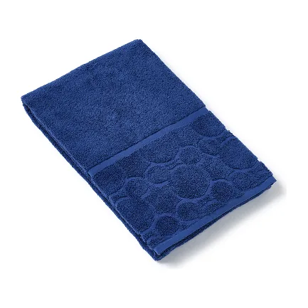 Telo bagno blu con bordo a motivo Topolino, premio della raccolta Conad Disney Home